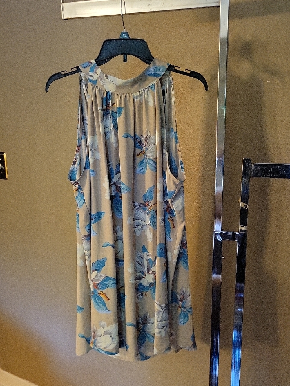 Floral print sleeveles blouse top byTWELVE by onetwelfth